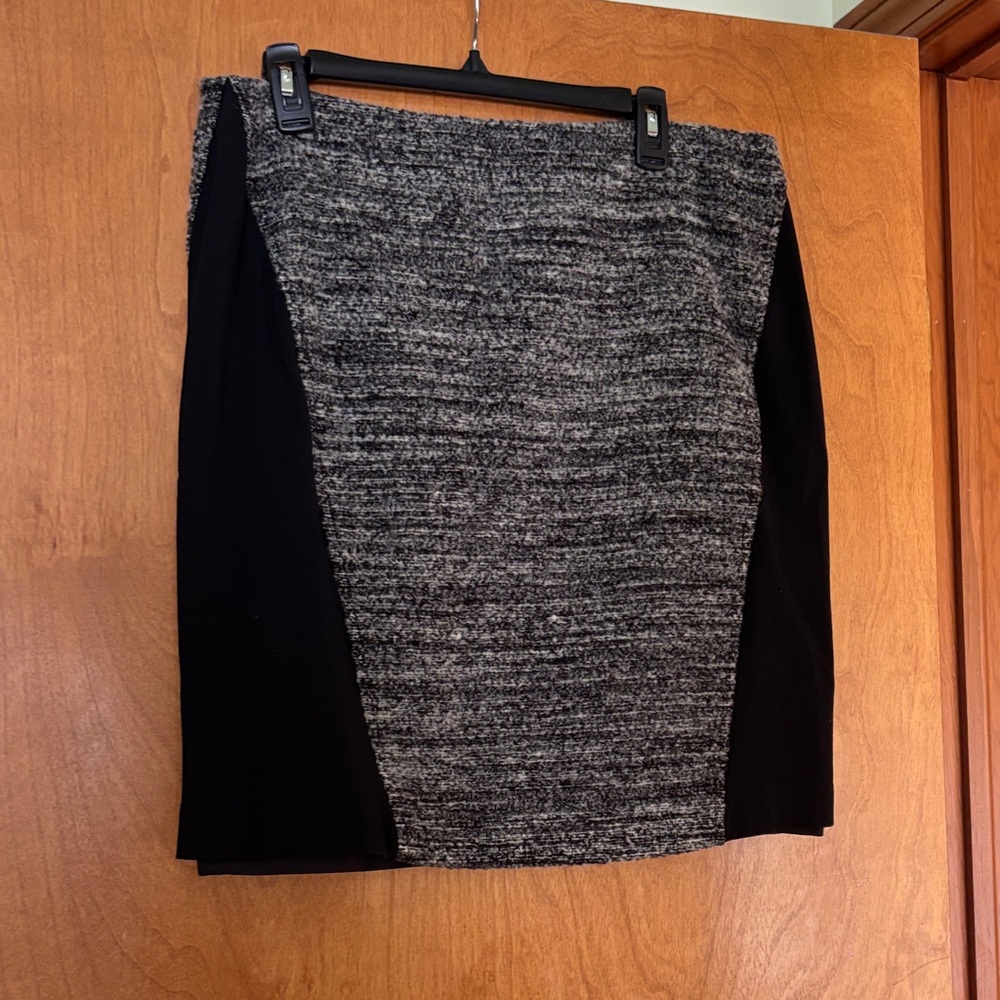 Ann Taylor Black and Gray Pencil Skirt